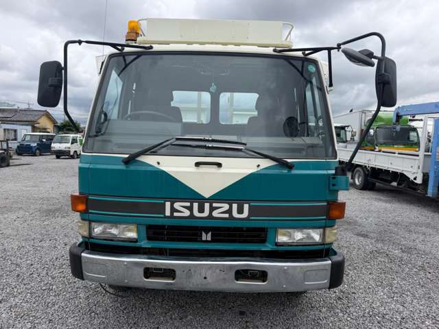 Isuzu Forward 2