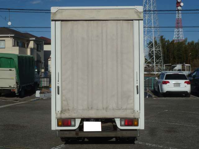 Isuzu Elf 4
