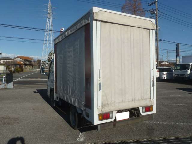 Isuzu Elf 7