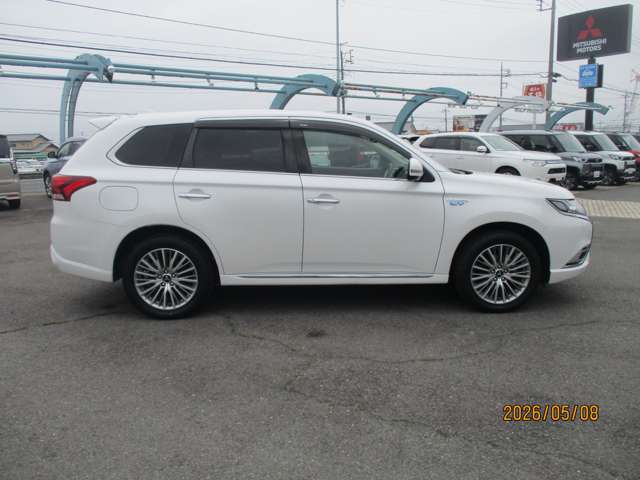 Mitsubishi Outlander PHEV 9
