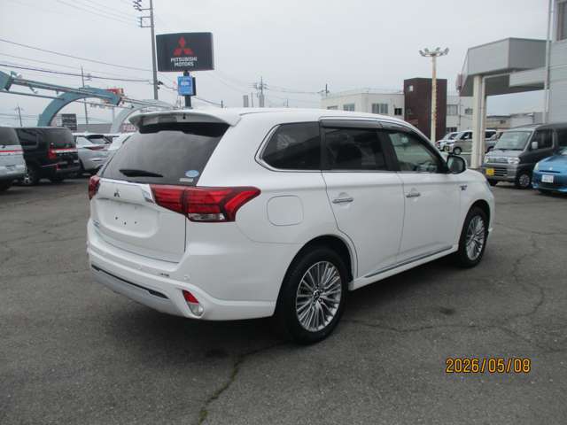 Mitsubishi Outlander PHEV 10