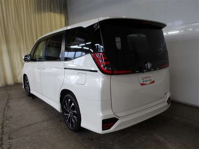 Toyota Noah 3
