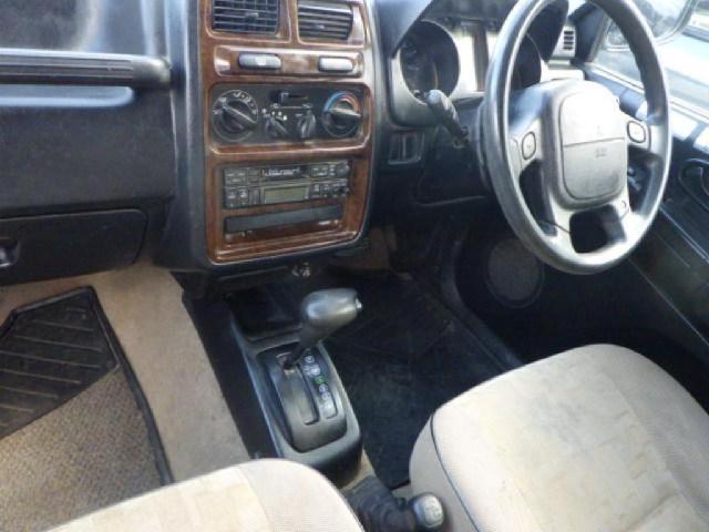 Mitsubishi Pajero Junior 6