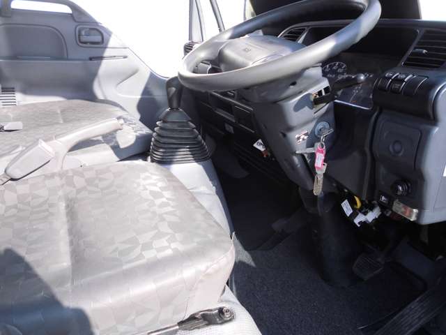 Isuzu Elf 12