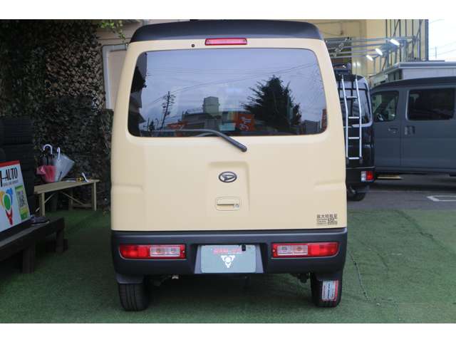 Daihatsu Hijet Cargo 10