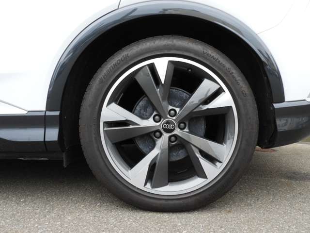 Audi Q4 e-tron 8