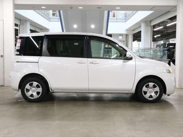 Toyota Sienta 11