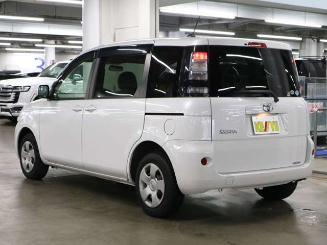 Toyota Sienta 12