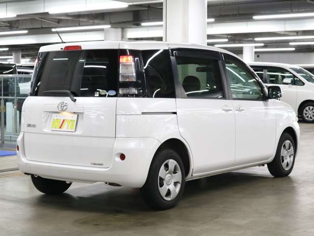Toyota Sienta 6