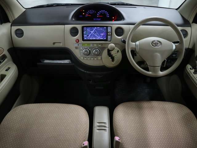 Toyota Sienta 7