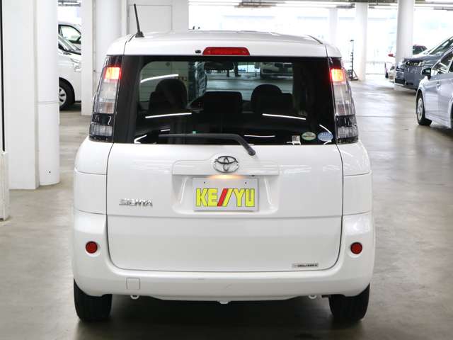 Toyota Sienta 10