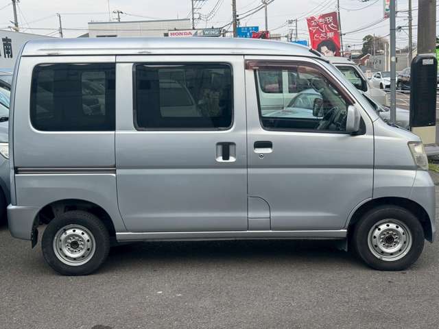 Daihatsu Hijet Cargo 4