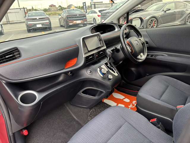 Toyota Sienta 12