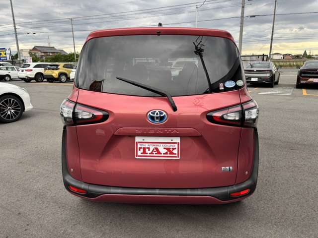Toyota Sienta 3