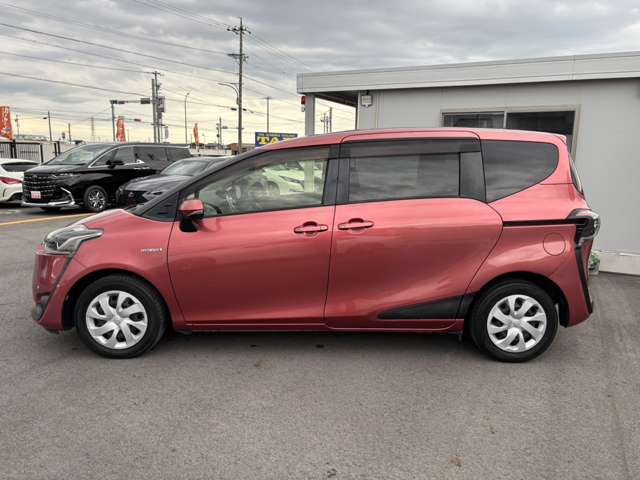 Toyota Sienta 6