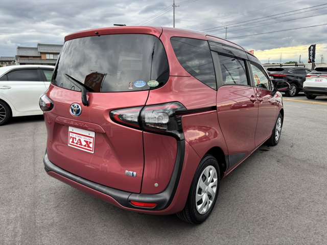 Toyota Sienta 8