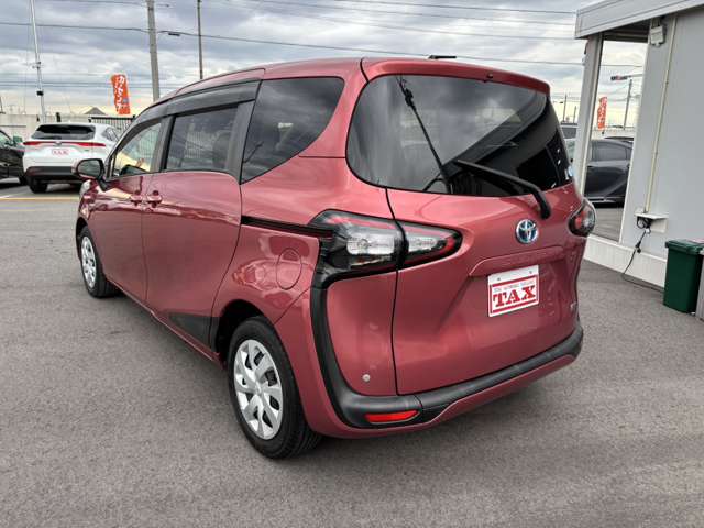 Toyota Sienta 9
