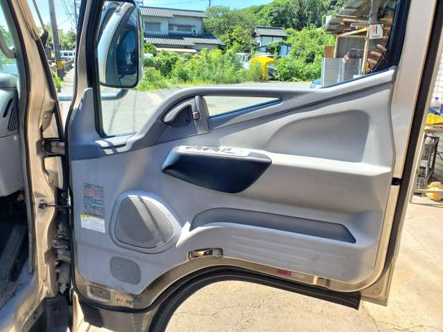 Mitsubishi Fuso Canter 9