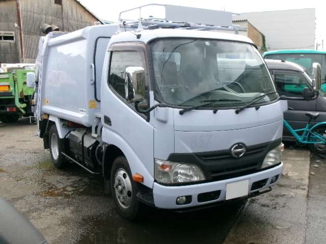 Hino Dutro 3