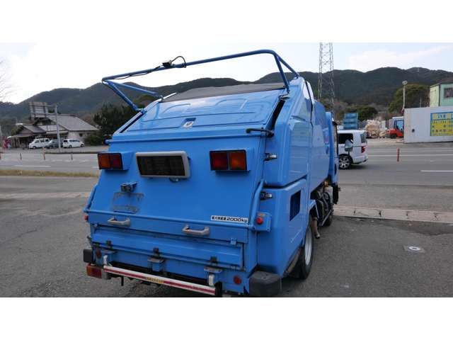 Isuzu Elf 6