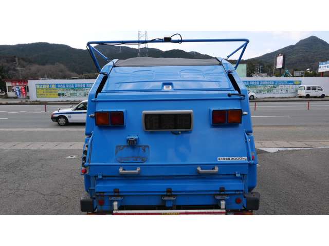 Isuzu Elf 7