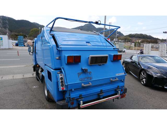 Isuzu Elf 8