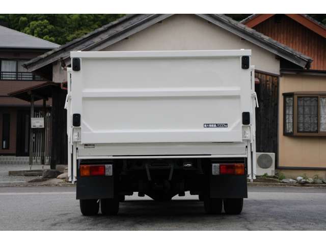 Hino Dutro 8