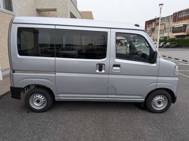 Daihatsu Hijet Cargo 4