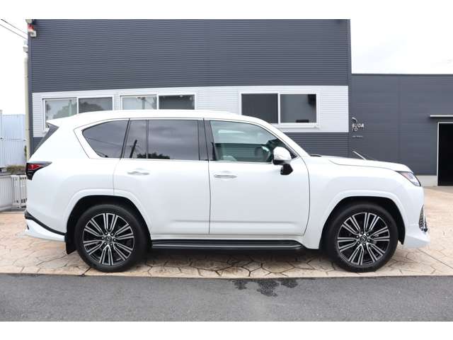 Lexus LX 4