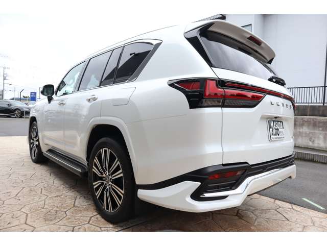 Lexus LX 5