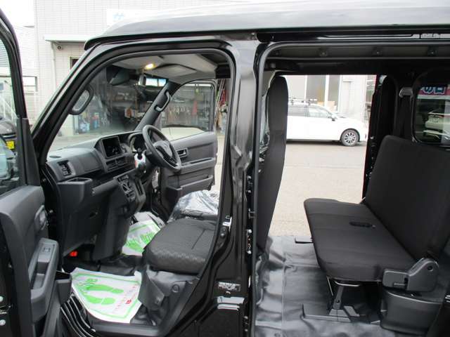 Daihatsu Hijet Cargo 12