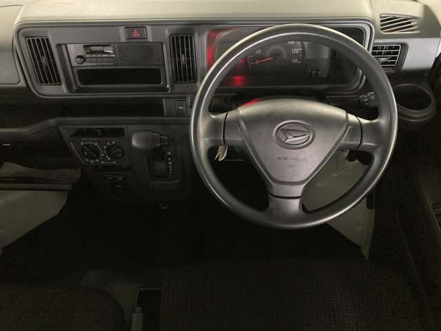 Daihatsu Hijet Cargo 2