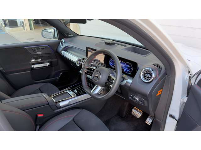 Mercedes-Benz EQB 8