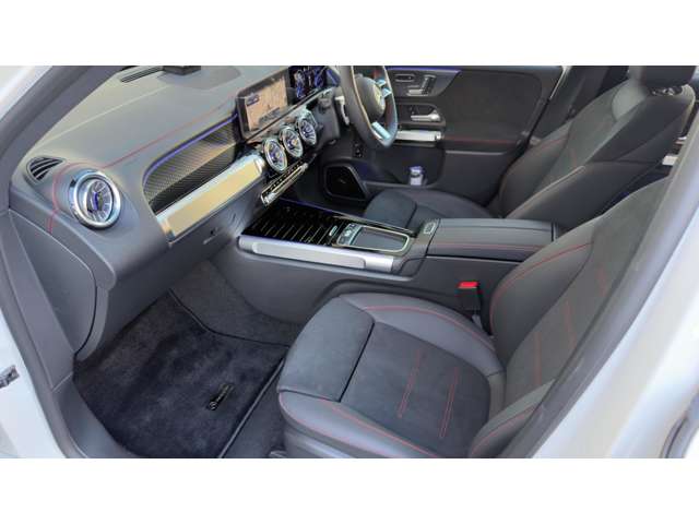 Mercedes-Benz EQB 10