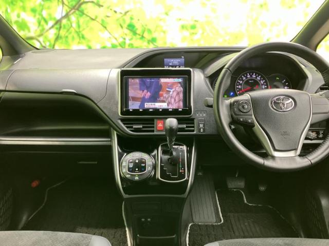 Toyota Voxy 2