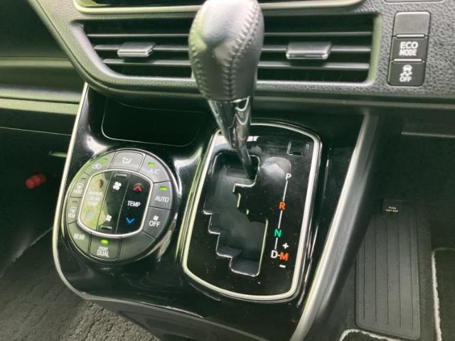 Toyota Voxy 4