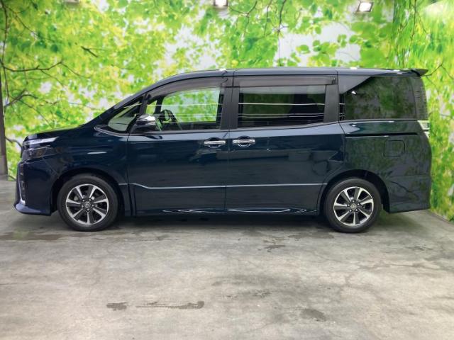 Toyota Voxy 5