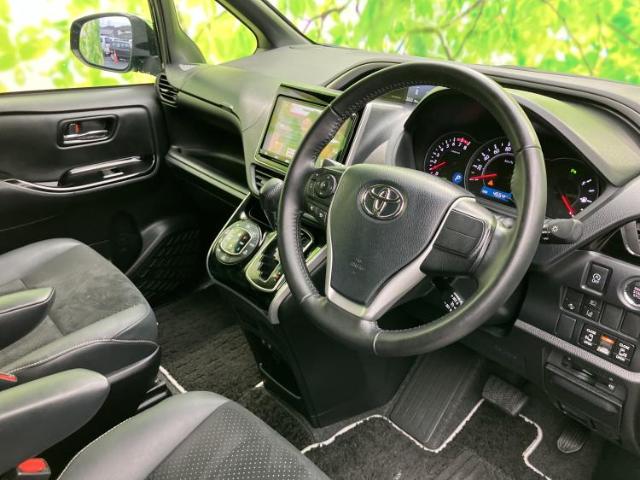 Toyota Voxy 7