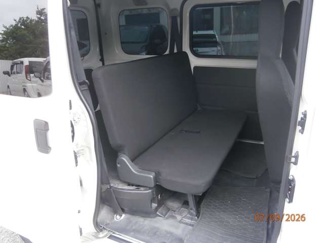 Daihatsu Hijet Cargo 6