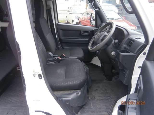 Daihatsu Hijet Cargo 7
