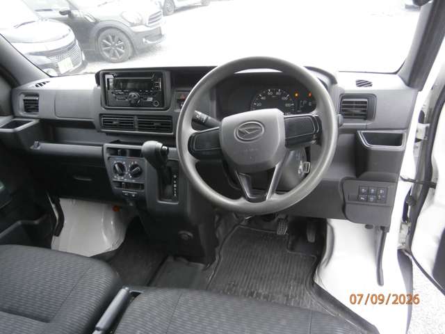 Daihatsu Hijet Cargo 8