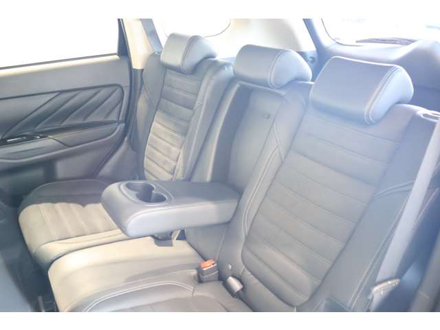 Mitsubishi Outlander PHEV 7