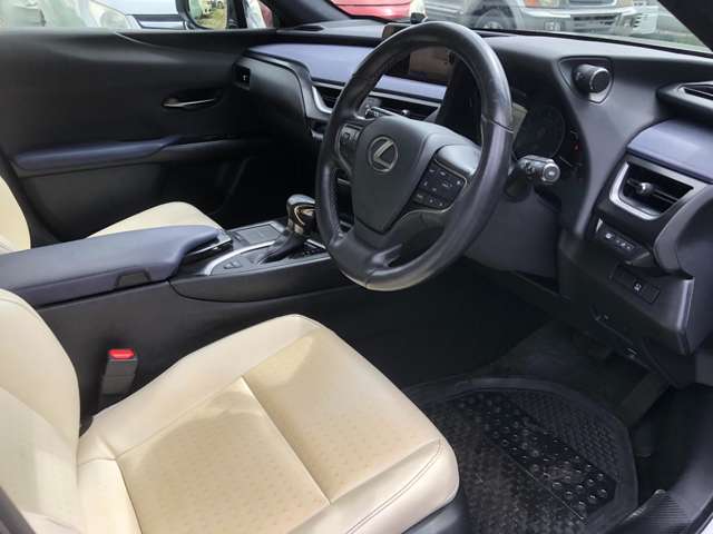 Lexus UX 7