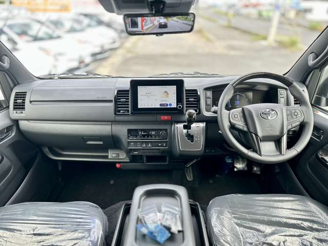 Toyota Hiace Van 5