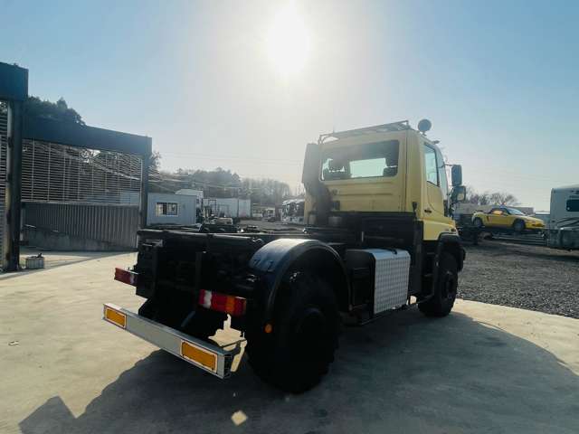 Mercedes-Benz Unimog 8