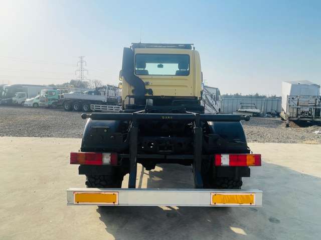 Mercedes-Benz Unimog 9