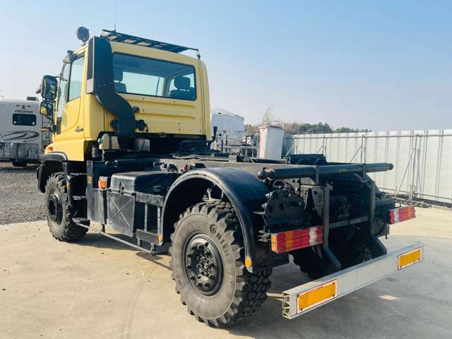 Mercedes-Benz Unimog 10