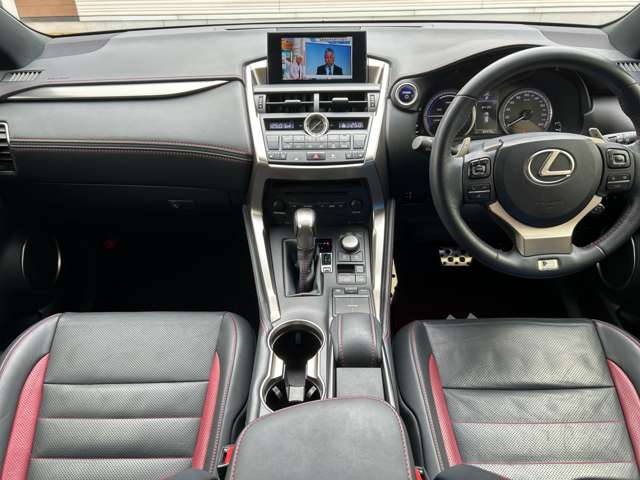 Lexus NX 4
