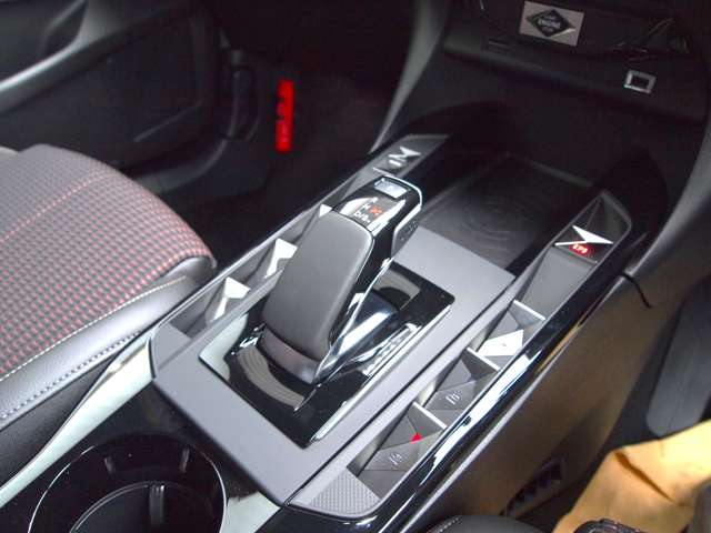 DS Automobiles DS 3 Crossback E-TENSE 12
