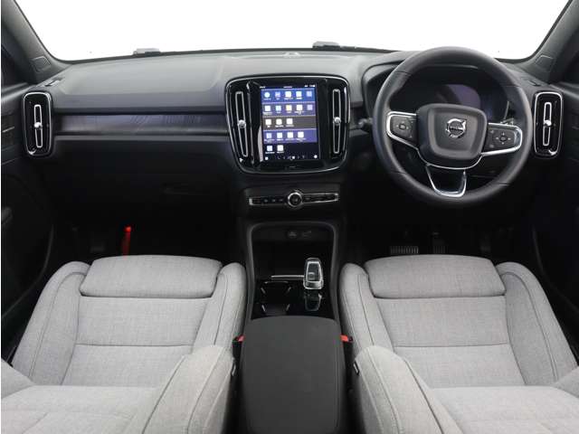 Volvo C40 4